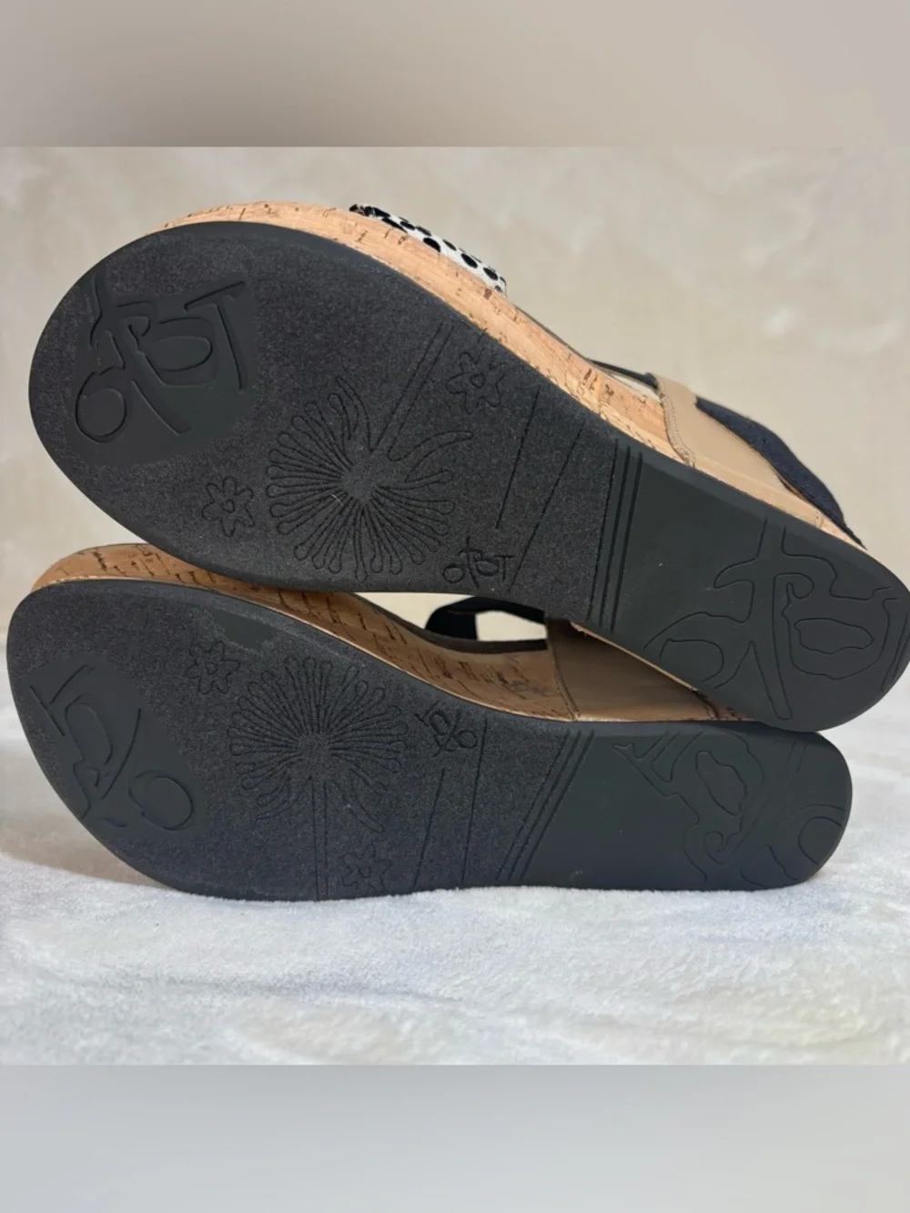 OTBT Bushnell Wedge Sandals with Black Elastic and Leopard Animal Print Size 7